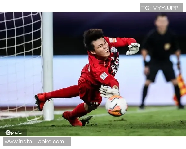 提升守门员技能的全面教学视频让你成为球场上的守护神